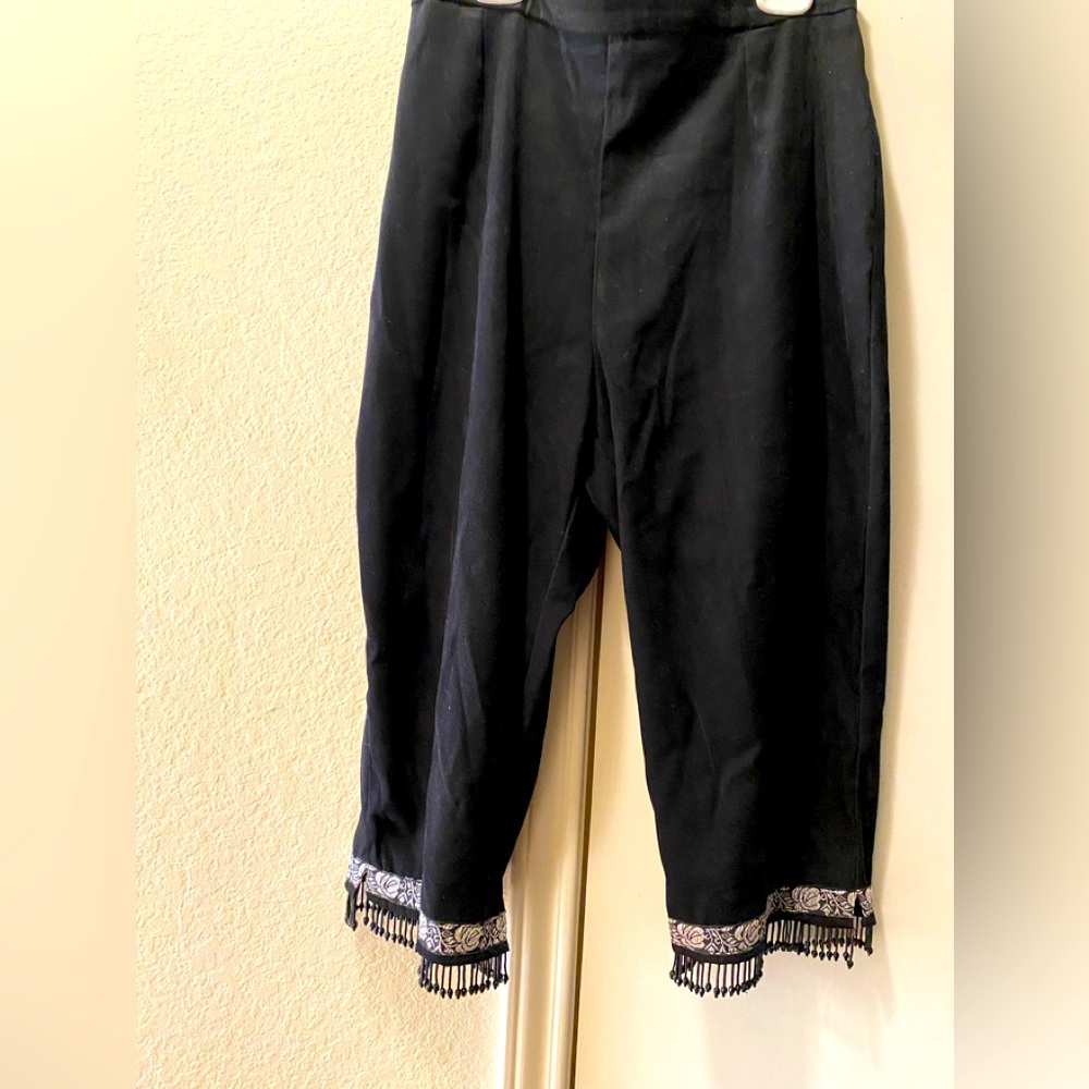 ON THE VERGE CROP PANTS